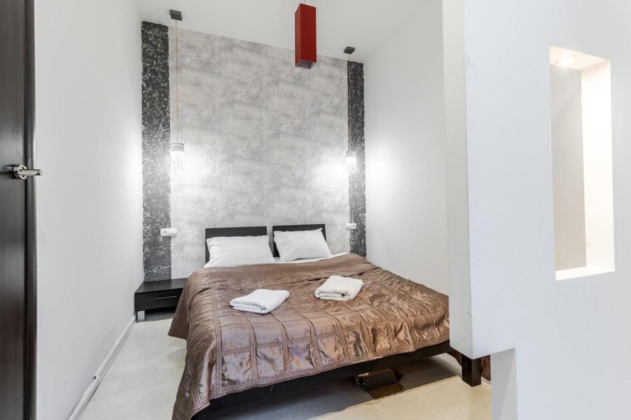 Black And Red Squares Apartment Lviv Luaran gambar